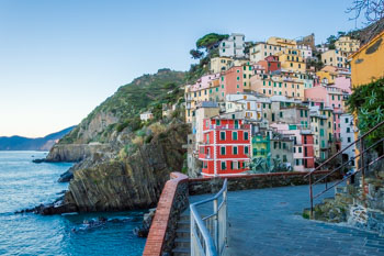 Widok miasteczka, Riomaggiore, Cinque Terre, Włochy