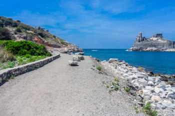 El sendero en la Isla Palmaria, cerca a Portovenere, Cinco tierras, Italia