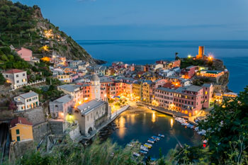 Ansicht vom Blauen Wanderweg, Vernazza, Cinque Terre, Italien