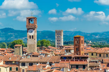 Blick auf die Stadttürme, Lucca, Italien