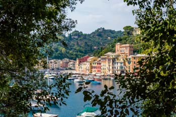 Blick auf die Stadt vom Pfad des Brown Castle, Portofino, Italien